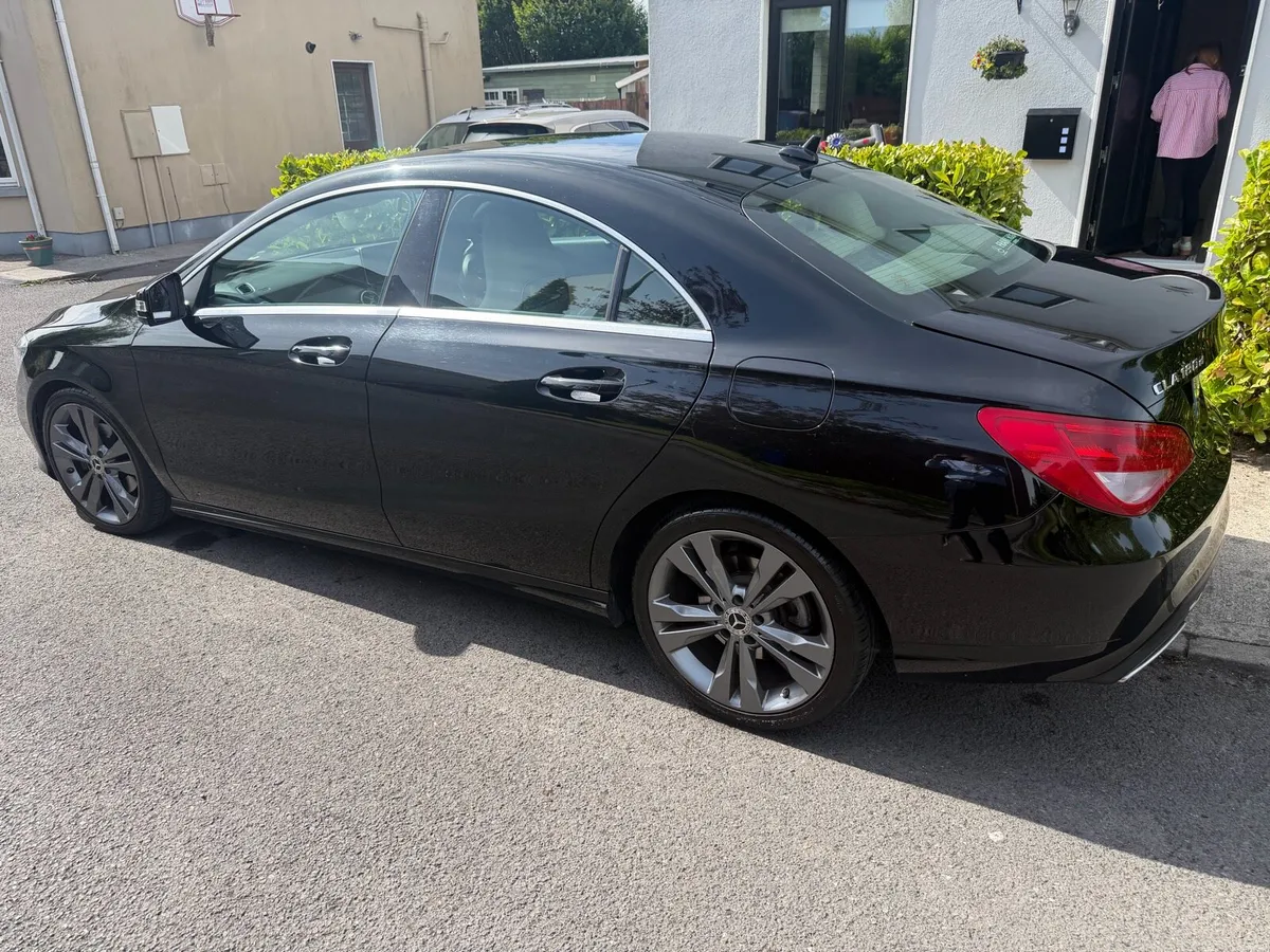 Mercedes Benz CLA 180 D Urban 4Door - Image 4