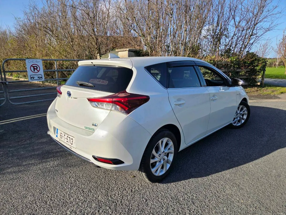 Toyota Auris 2016 automatic - Image 2