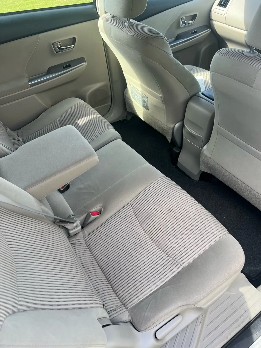 Toyota Prius - Image 3