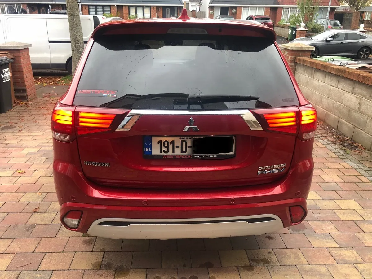 Mitsubishi Outlander 2019 2.4lt Upgraded Safety pk - Image 2