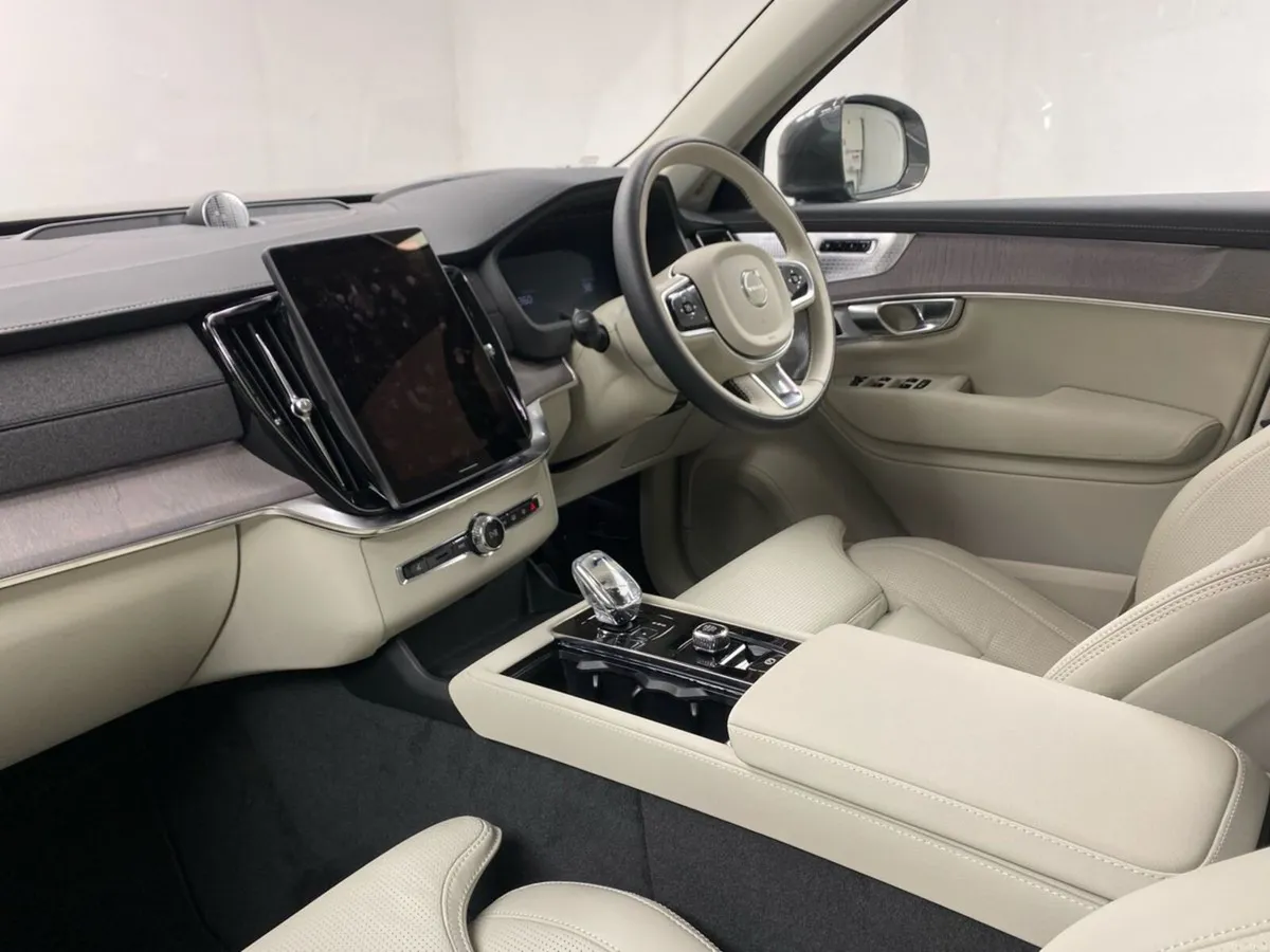 Volvo XC90 Ultra Bright Edition T8 PHEV AWD - Image 3