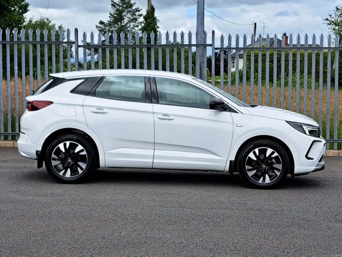 Opel Grandland ELEGANCE 1.5TD 130BHP 8-SPEED AUTOM - Image 4