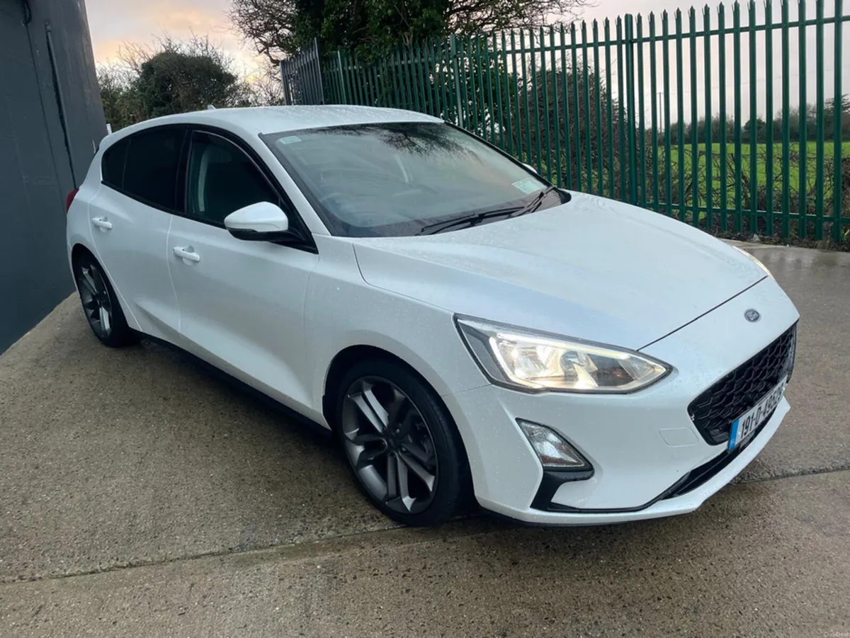 Ford Focus ZETEC ST EXTRAS IN PEARL WHITE!!!! - Image 2