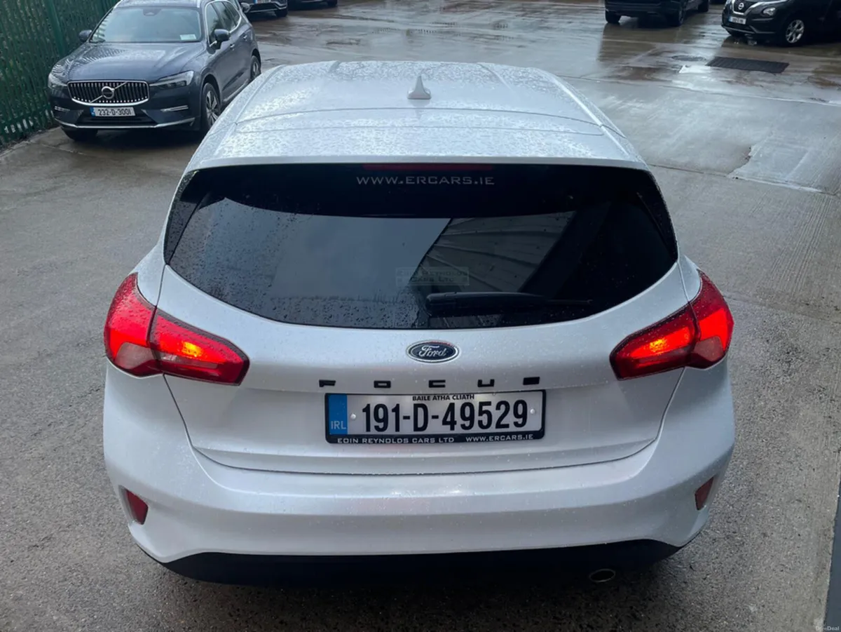 Ford Focus ZETEC ST EXTRAS IN PEARL WHITE!!!! - Image 5