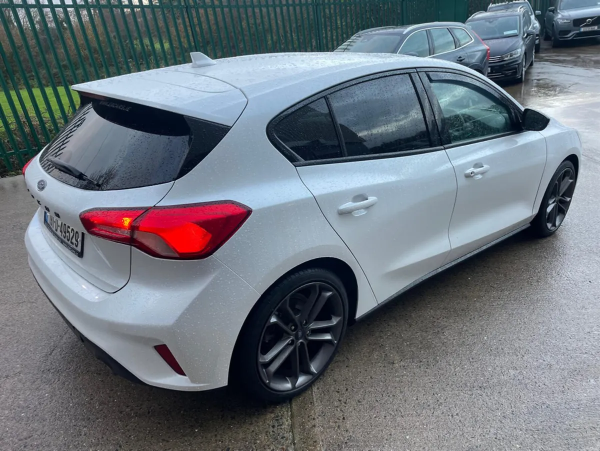 Ford Focus ZETEC ST EXTRAS IN PEARL WHITE!!!! - Image 4