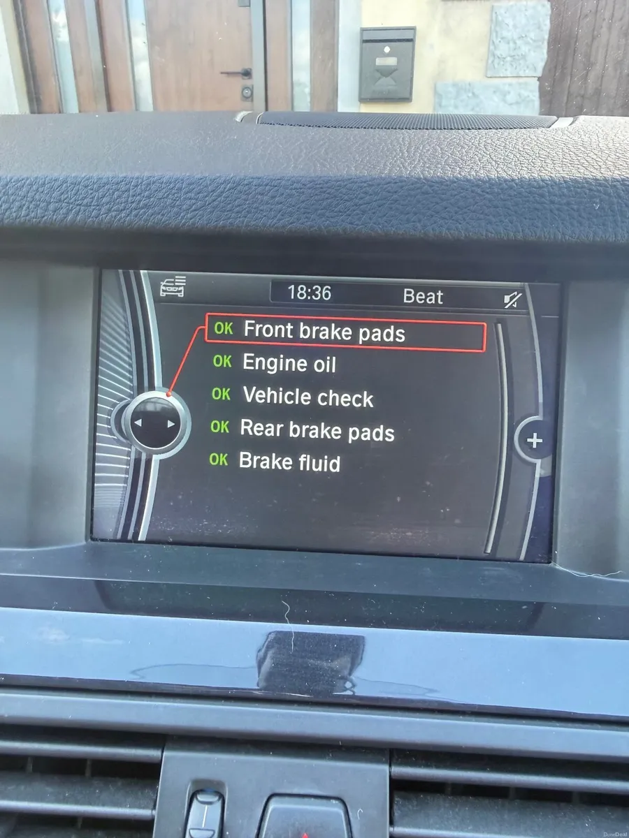 BMW 5-Series 2011 - Image 2
