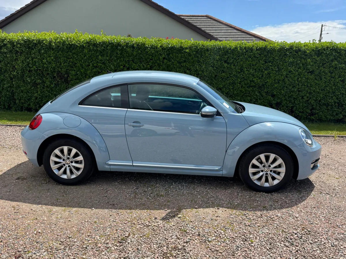 141 Volkswagen Beetle Design DSG - Image 3