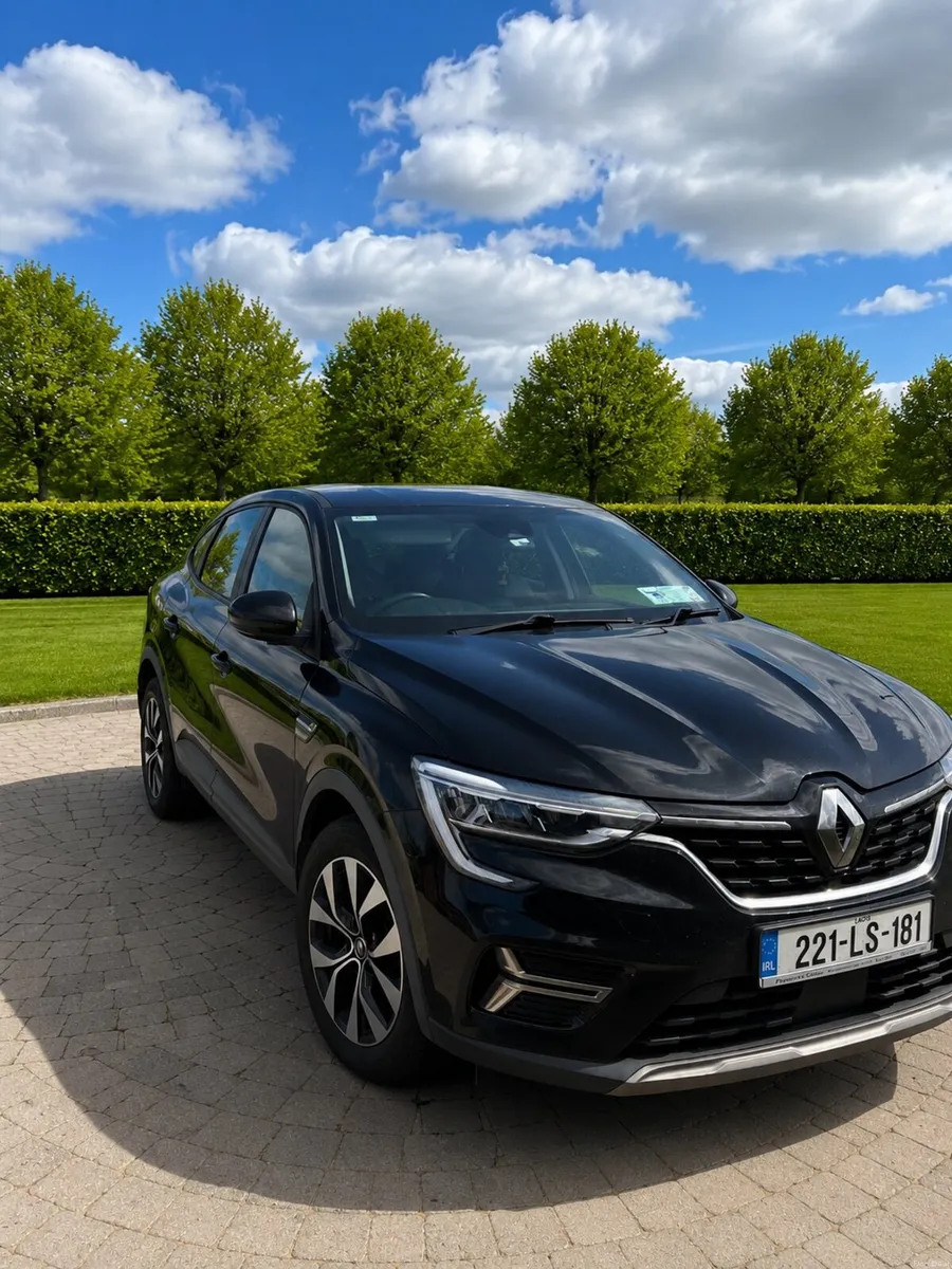 221 Renault Arkana E-TECH ICONIC HYBRID - Image 2
