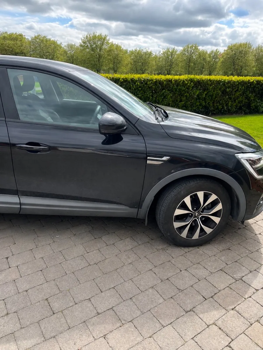 221 Renault Arkana E-TECH ICONIC HYBRID - Image 3