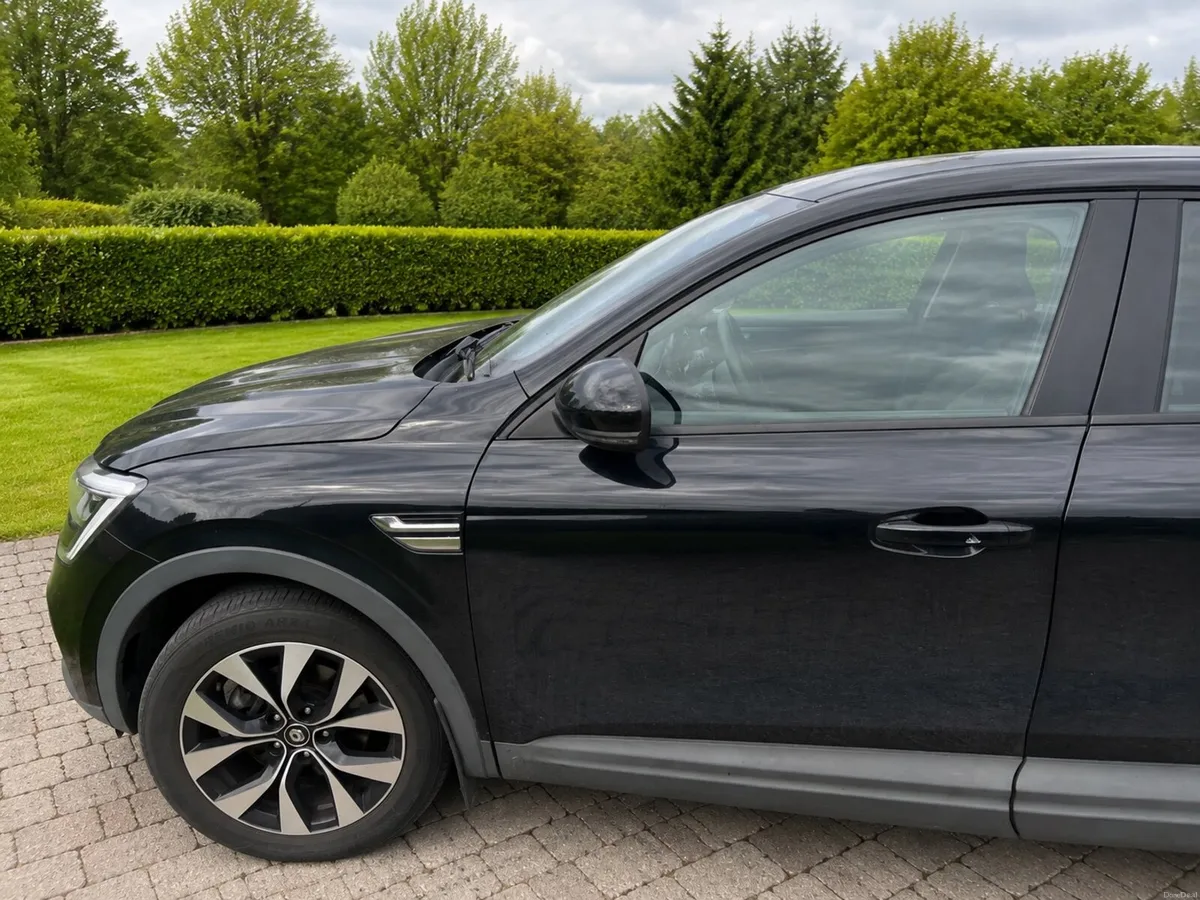 221 Renault Arkana E-TECH ICONIC HYBRID - Image 5