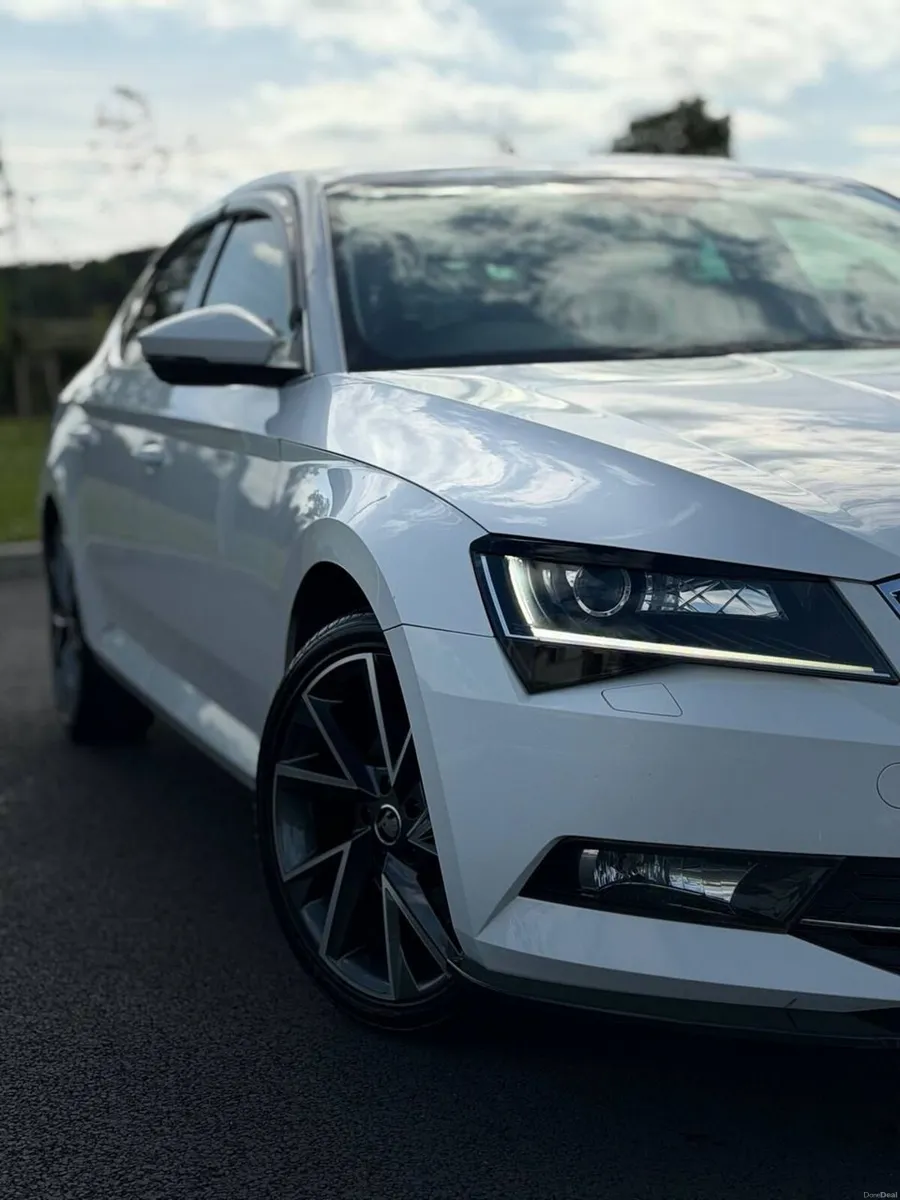 Skoda Superb 2018 - Image 2