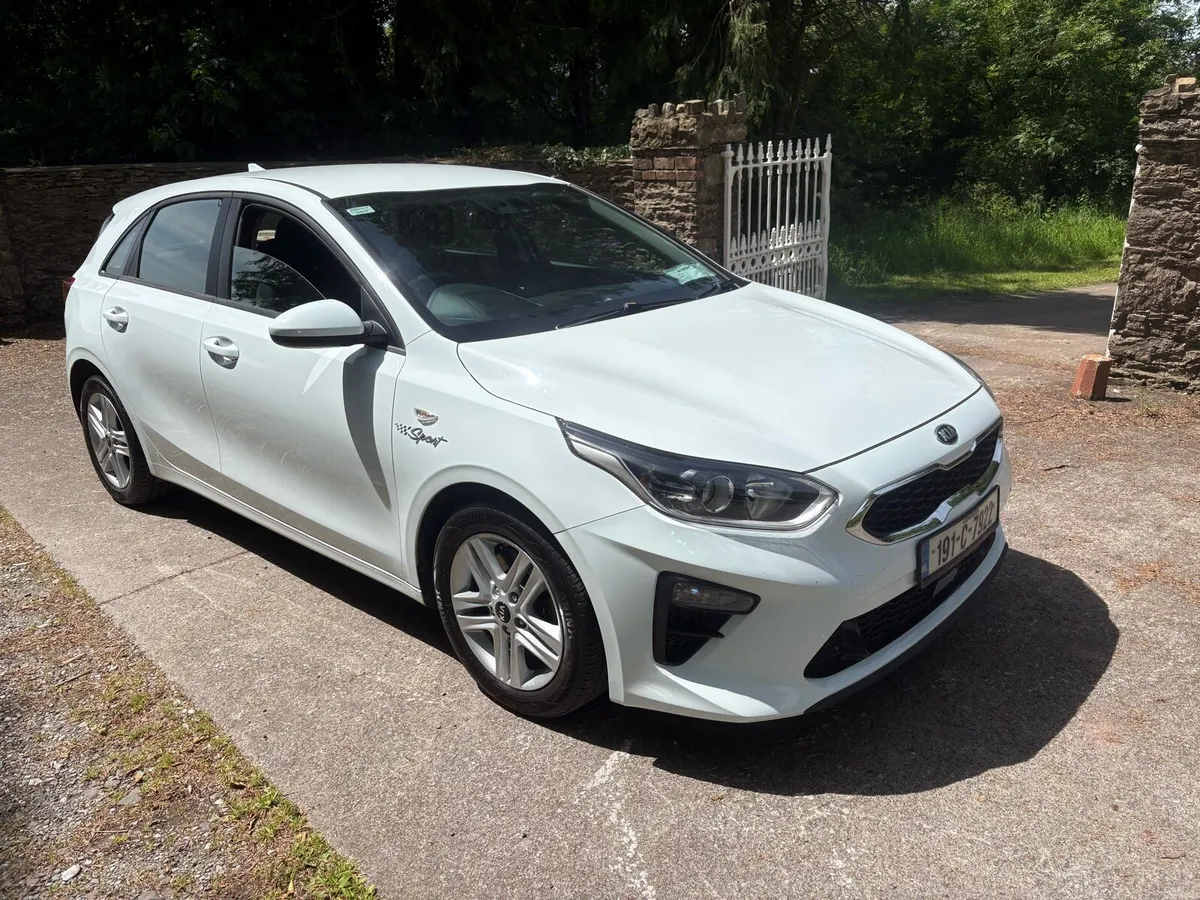 KIA CEED 1.0 PETROL LOW KILOMETRES - Image 1
