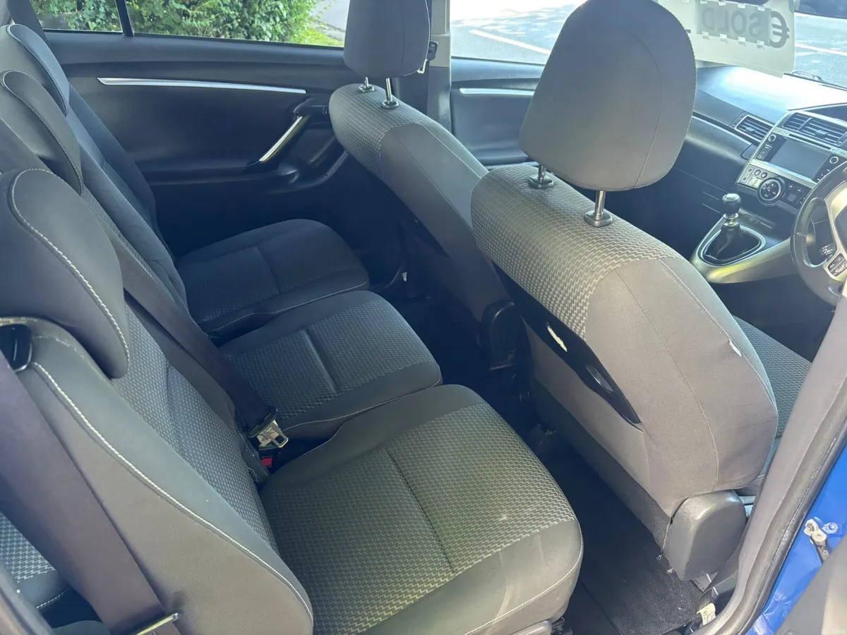 7 seater Toyota Verso 2015 - Image 4