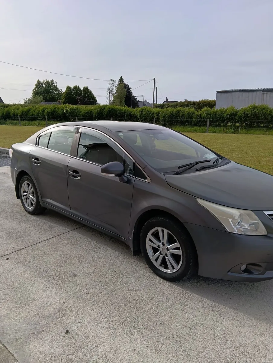 Toyota Avensis 2010 - Image 2