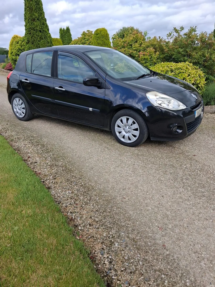 2011 renault clio 1.2 - Image 1