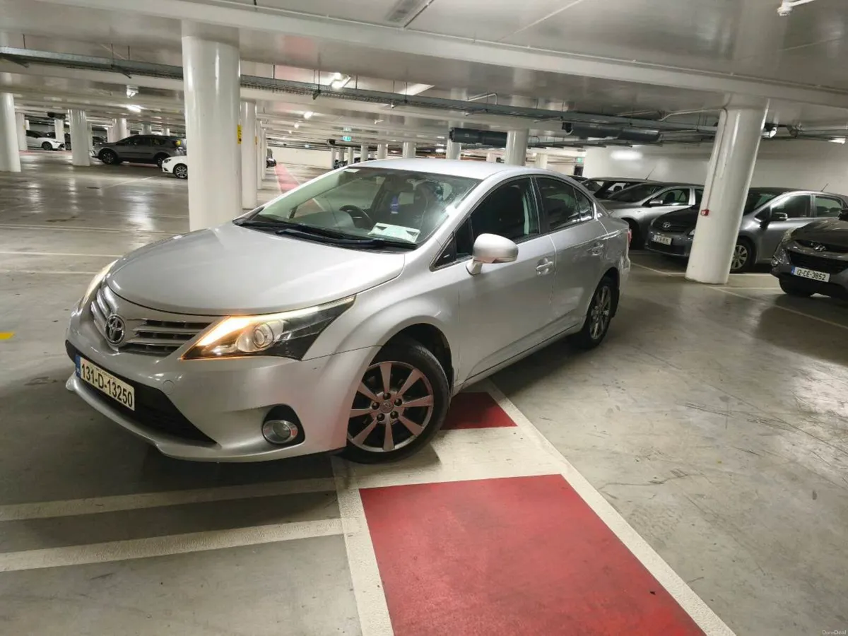 Toyota avensis very low km - Image 2