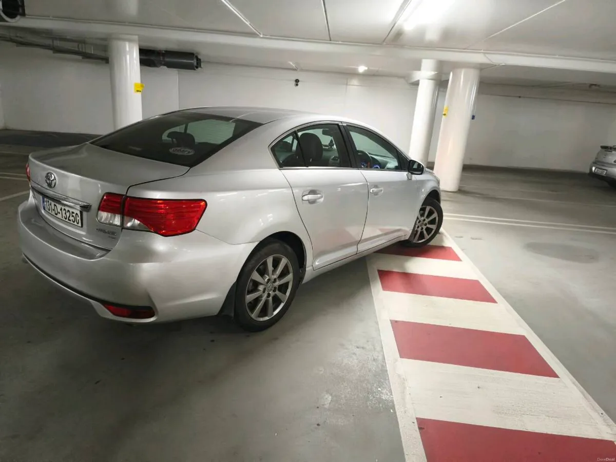 Toyota avensis very low km - Image 3