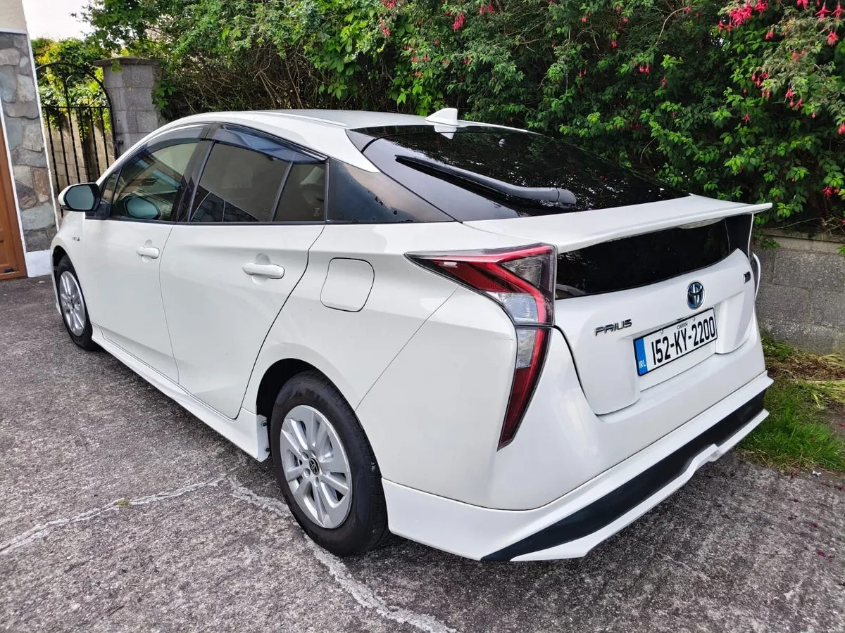 Toyota Prius ZVW50 Hybrid2015 - Image 1