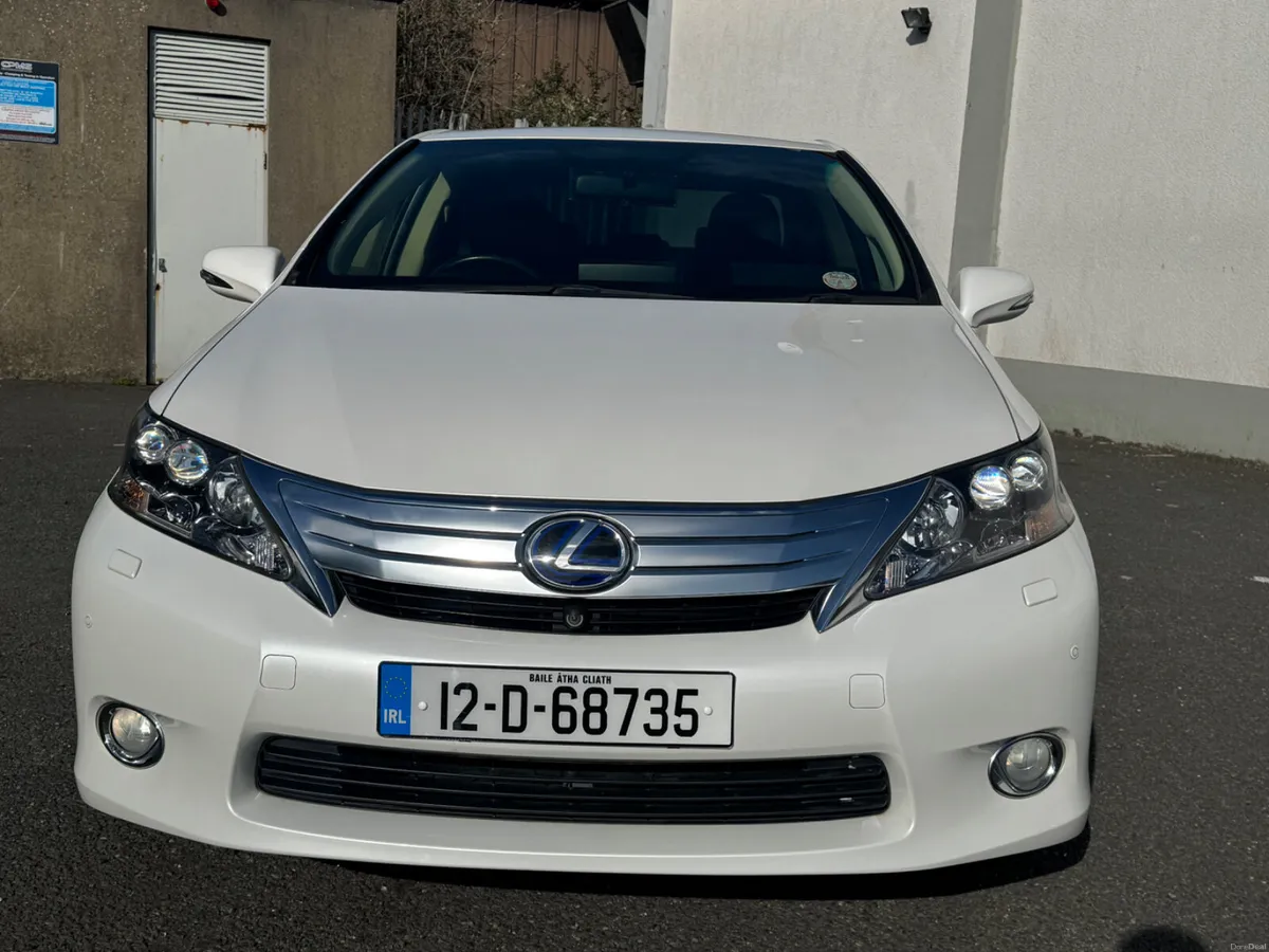 Lexus HS 2.5 Hybrid Automatic - Image 3