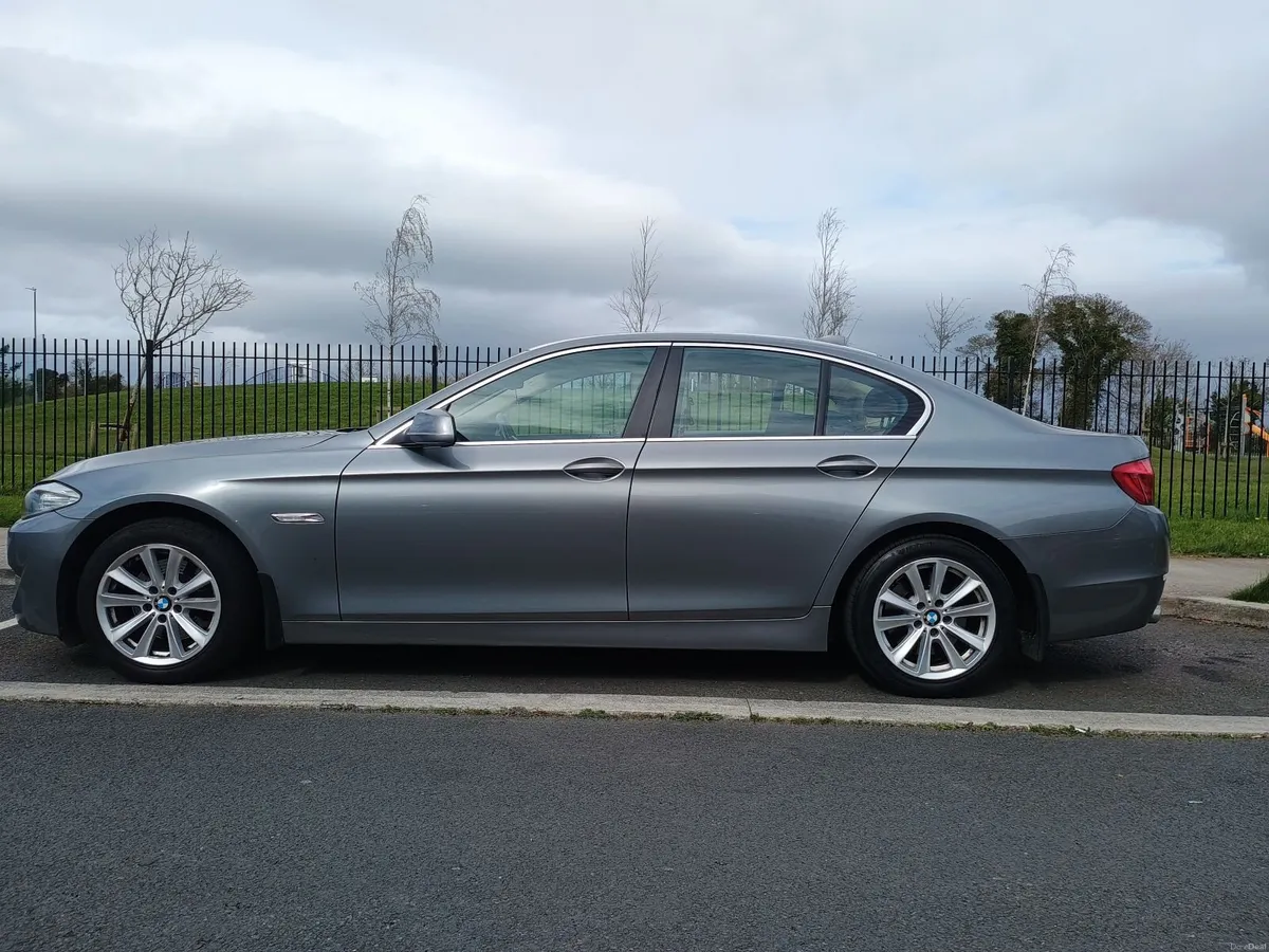 BMW 5-Series 2010 - Image 3