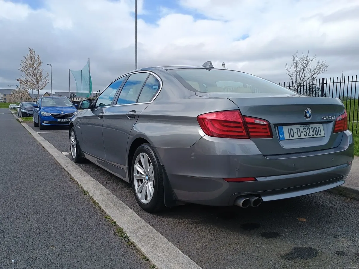 BMW 5-Series 2010 - Image 4