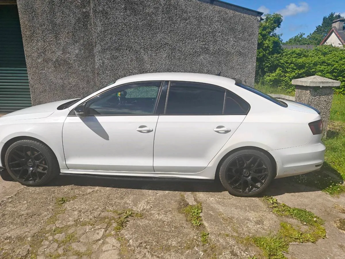 Volkswagen Jetta 2.0TDI Bluemotion (170bhp) - Image 4