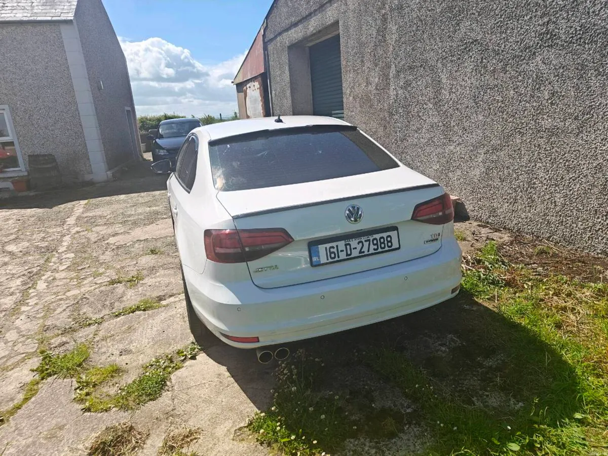 Volkswagen Jetta 2.0TDI Bluemotion (170bhp) - Image 2