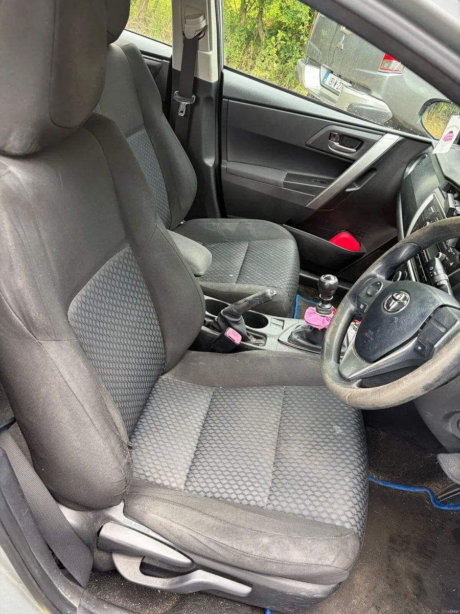 Toyota Auris 2013 - Image 6