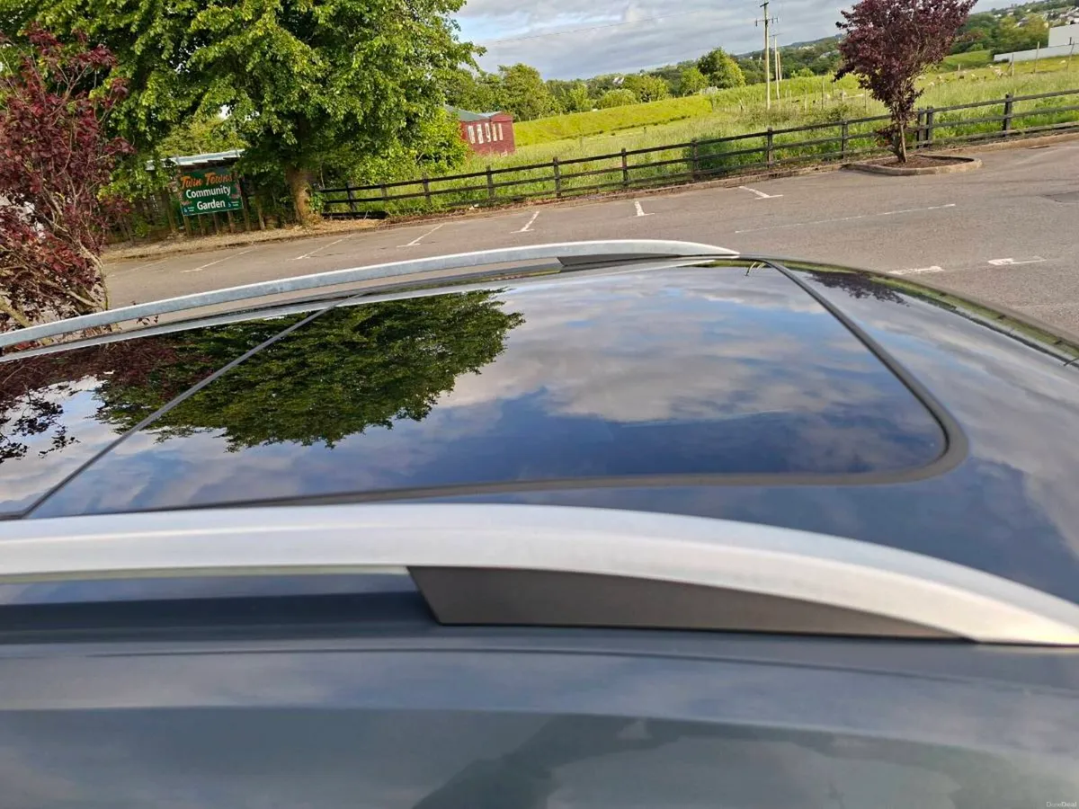 Skoda Kodiak style demo panoramic sunroof - Image 2