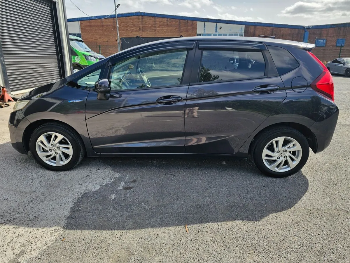 Honda Fit 2015 1.5 Hybrid Auto/ New Nct / warranty - Image 5