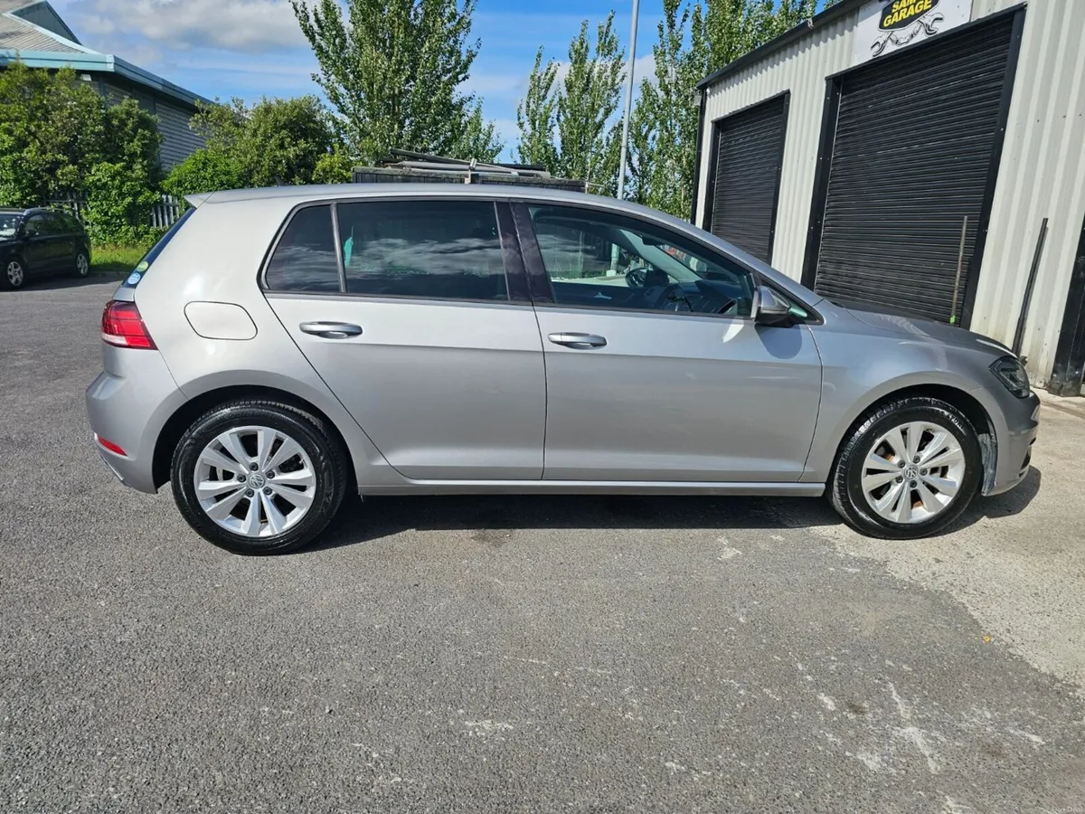 2017 Volkswagen Golf 1.2 Automatic TSI Bluemotion - Image 5