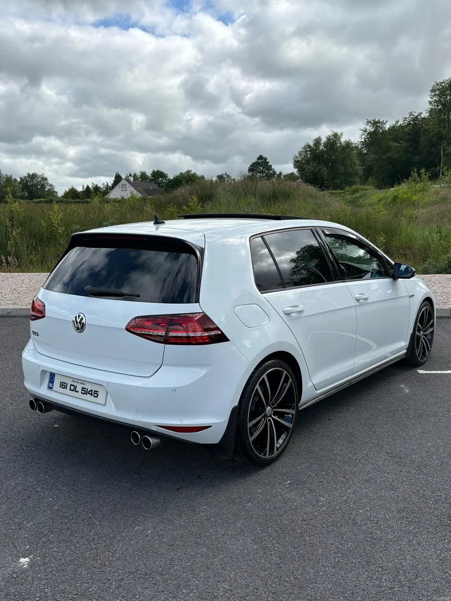 2016 Volkswagen Golf GTD - Image 4