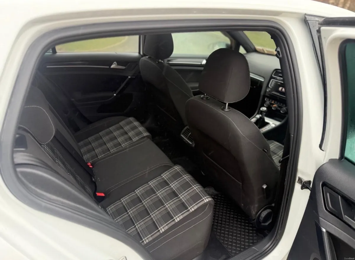2016 Volkswagen Golf GTD - Image 6