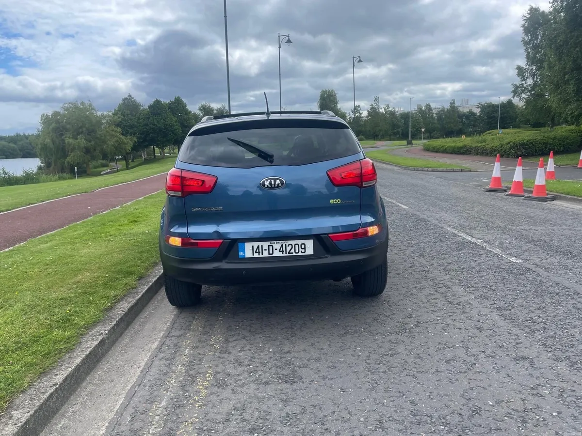 KIA SPORTAGE 1.7 NCT 10/26 TAX 2/27 MINT CONDITION - Image 4