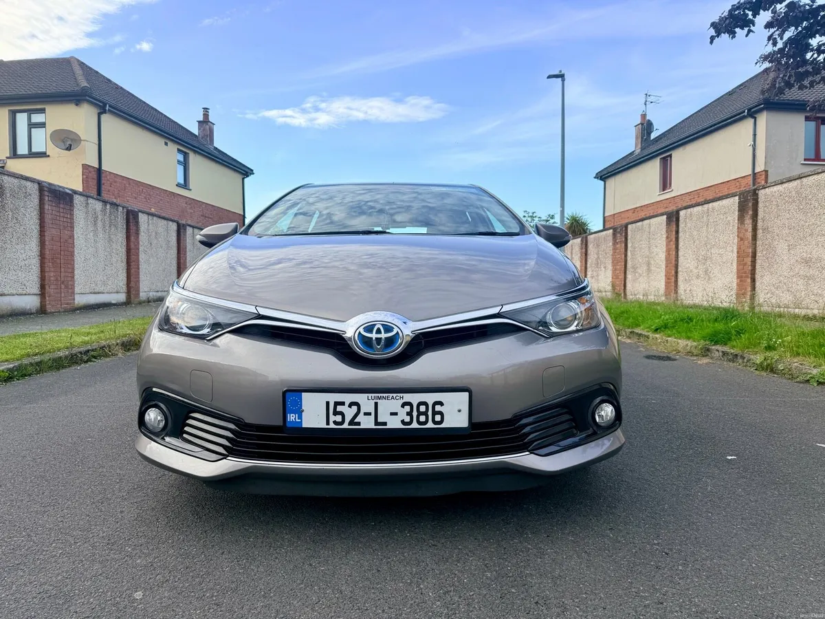 2015 Toyota Auris Hybrid Luna - Image 2
