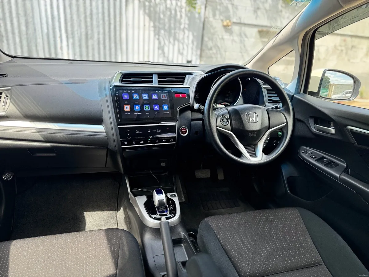 2015 HONDA FIT. NEW NCT. AUTO 1.5L HYBRID. - Image 4