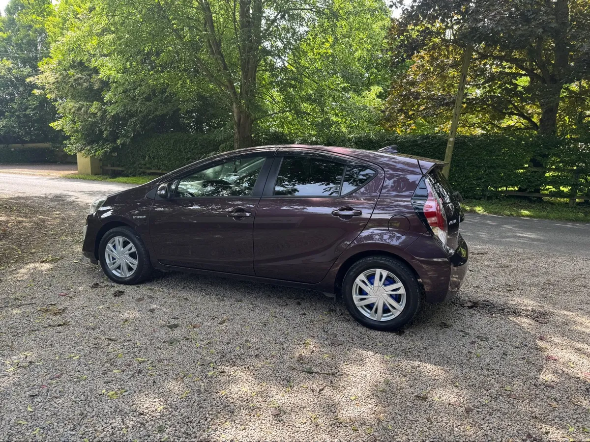 Toyota Aqua 2016 - Image 2