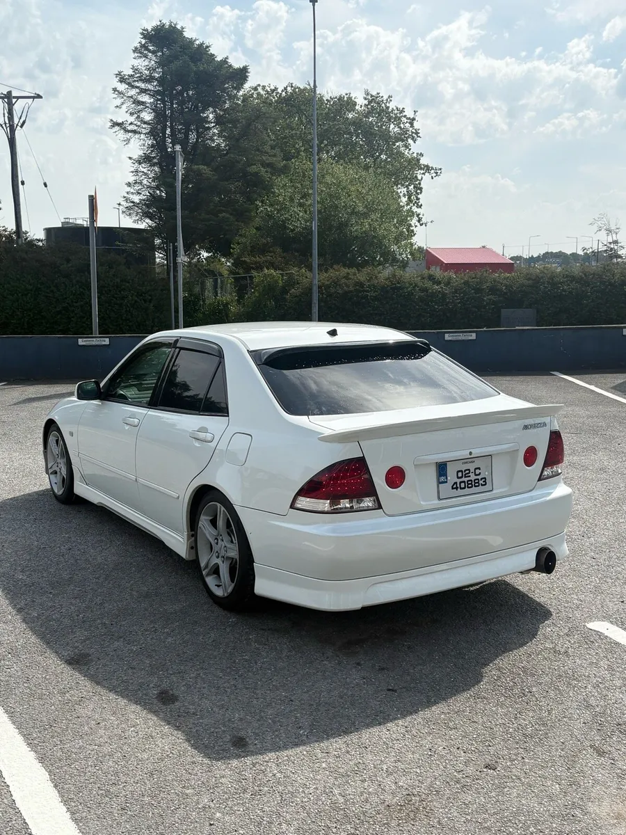 Toyota altezza as200z edition - Image 4