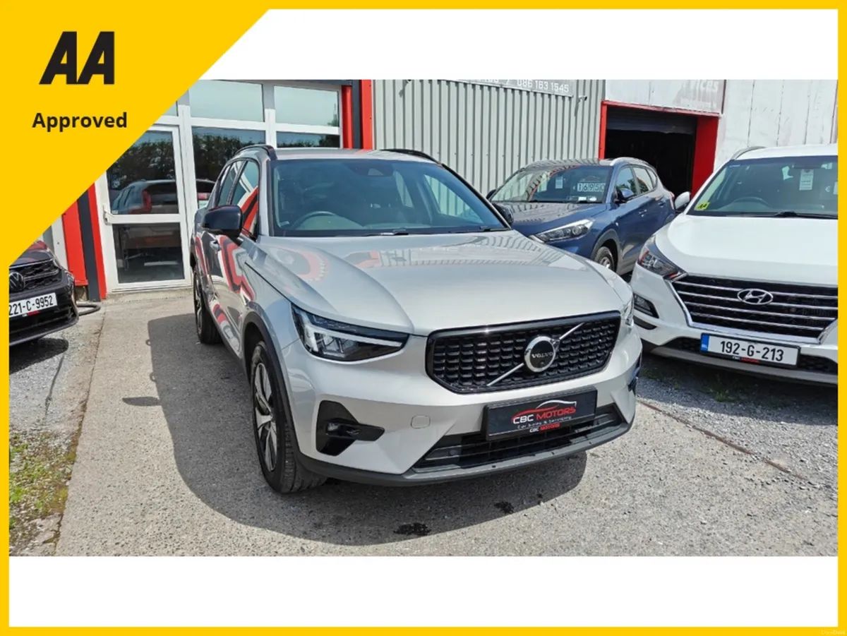 Volvo XC40 2023 PLUS T4 Petrol Plug In Hybird - Image 3