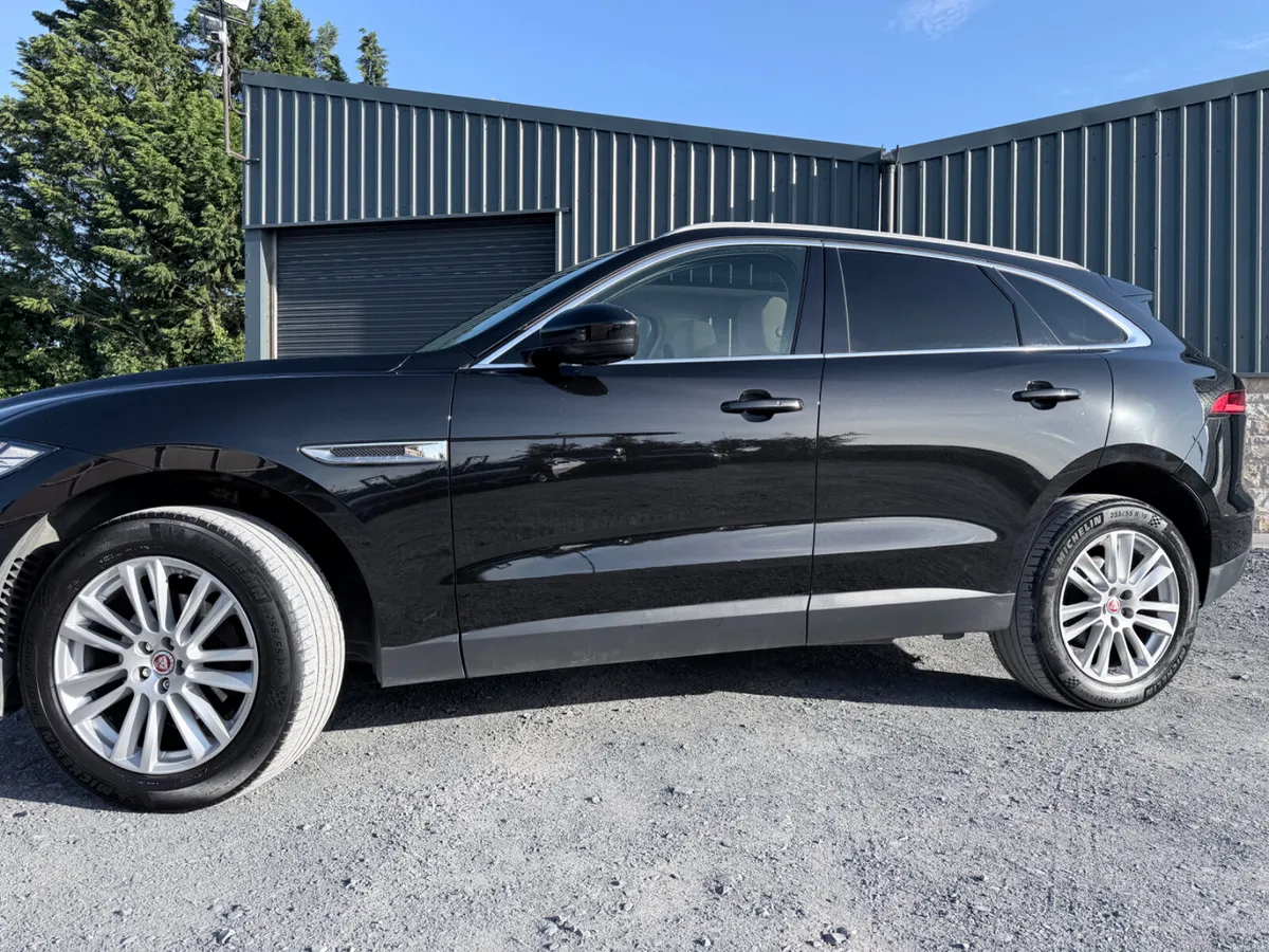 Jaguar F-Pace 171’ Portfolio 4WD AUTO/LOW MILEAGE - Image 5