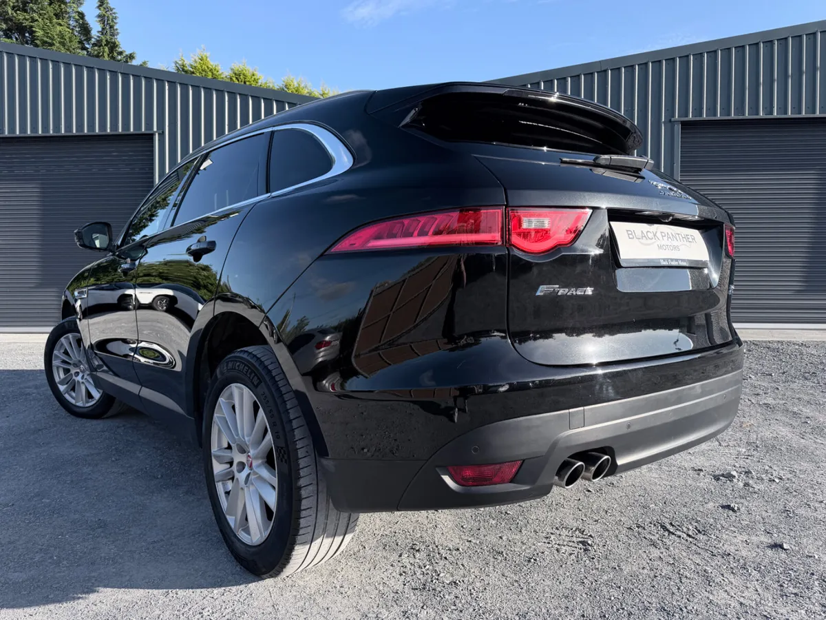 Jaguar F-Pace 171’ Portfolio 4WD AUTO/LOW MILEAGE - Image 3