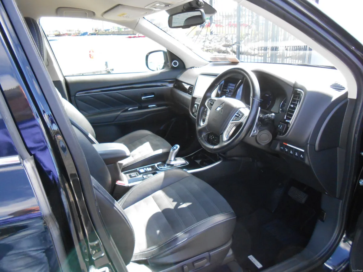Mitsubishi Outlander PHEV Instyle High Spec 2018 - Image 4