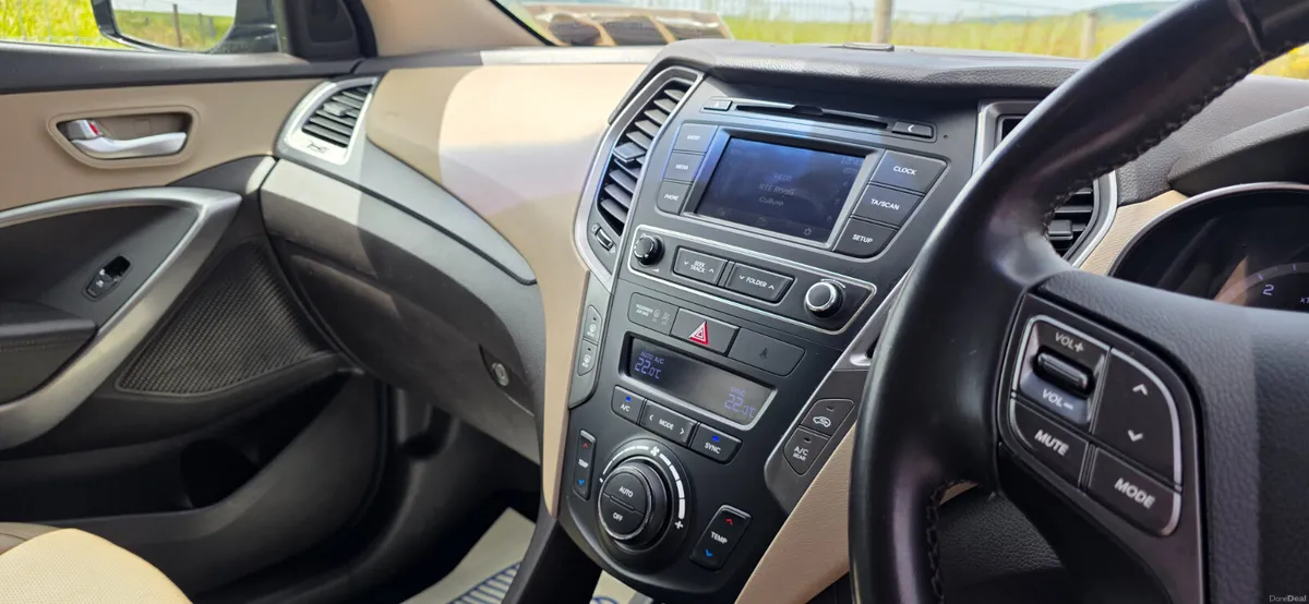 Hyundai Santa Fe 2018 - Image 3
