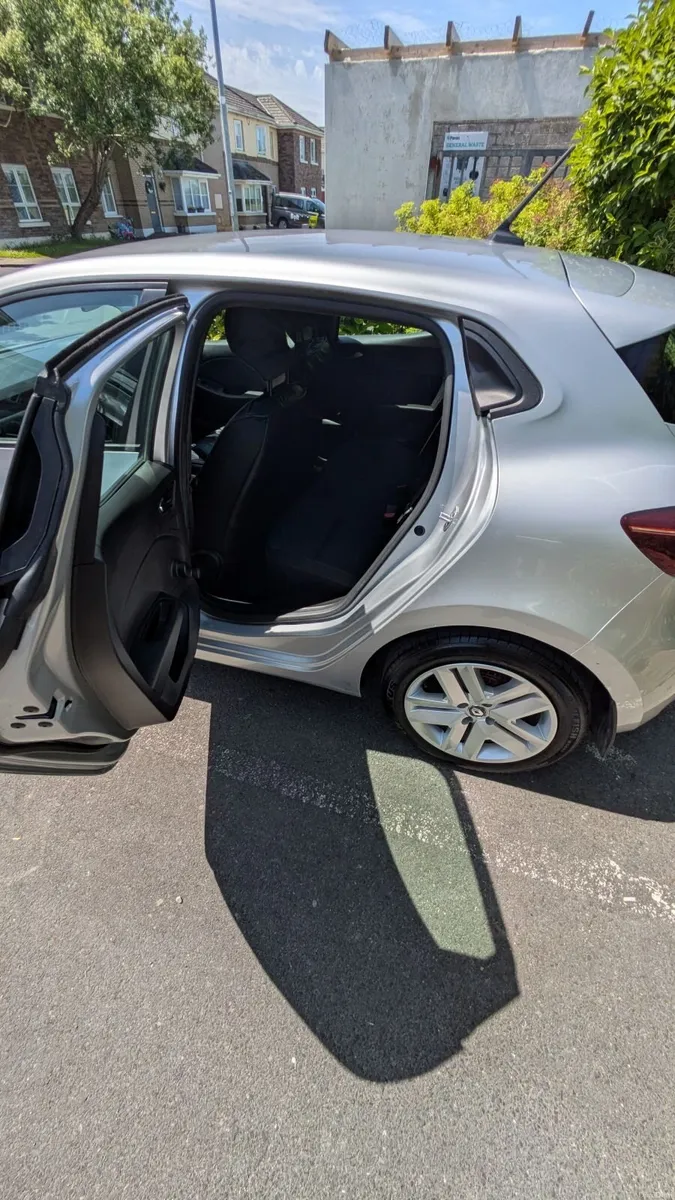 Renault Clio 2021 - Image 4
