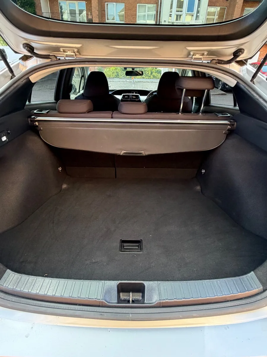 Toyota Prius 1.8L Hybrid – Excellent Condition - Image 5