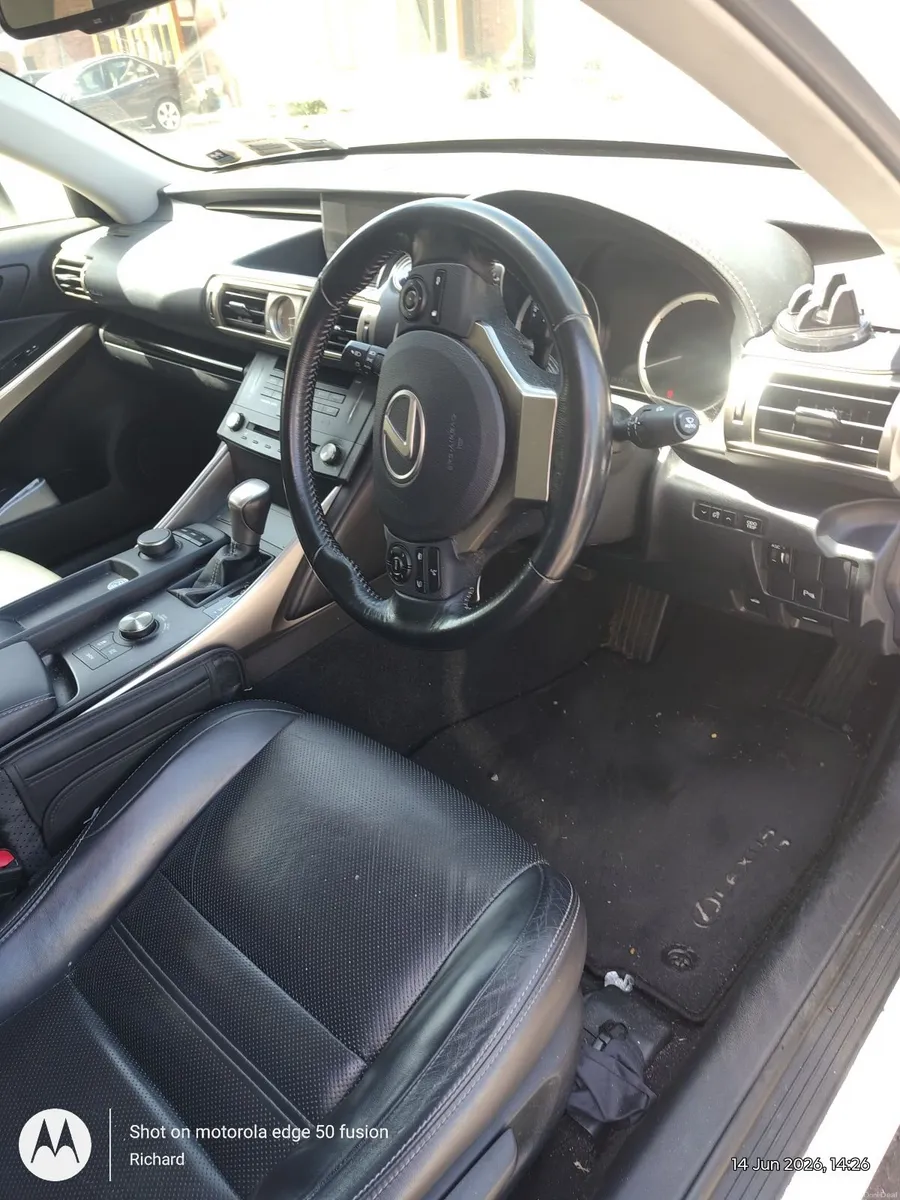 Lexus IS 2015 - Image 1