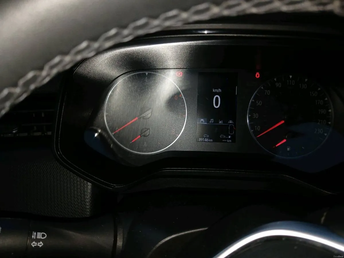 Renault  Clio.  1.0 L - Image 3