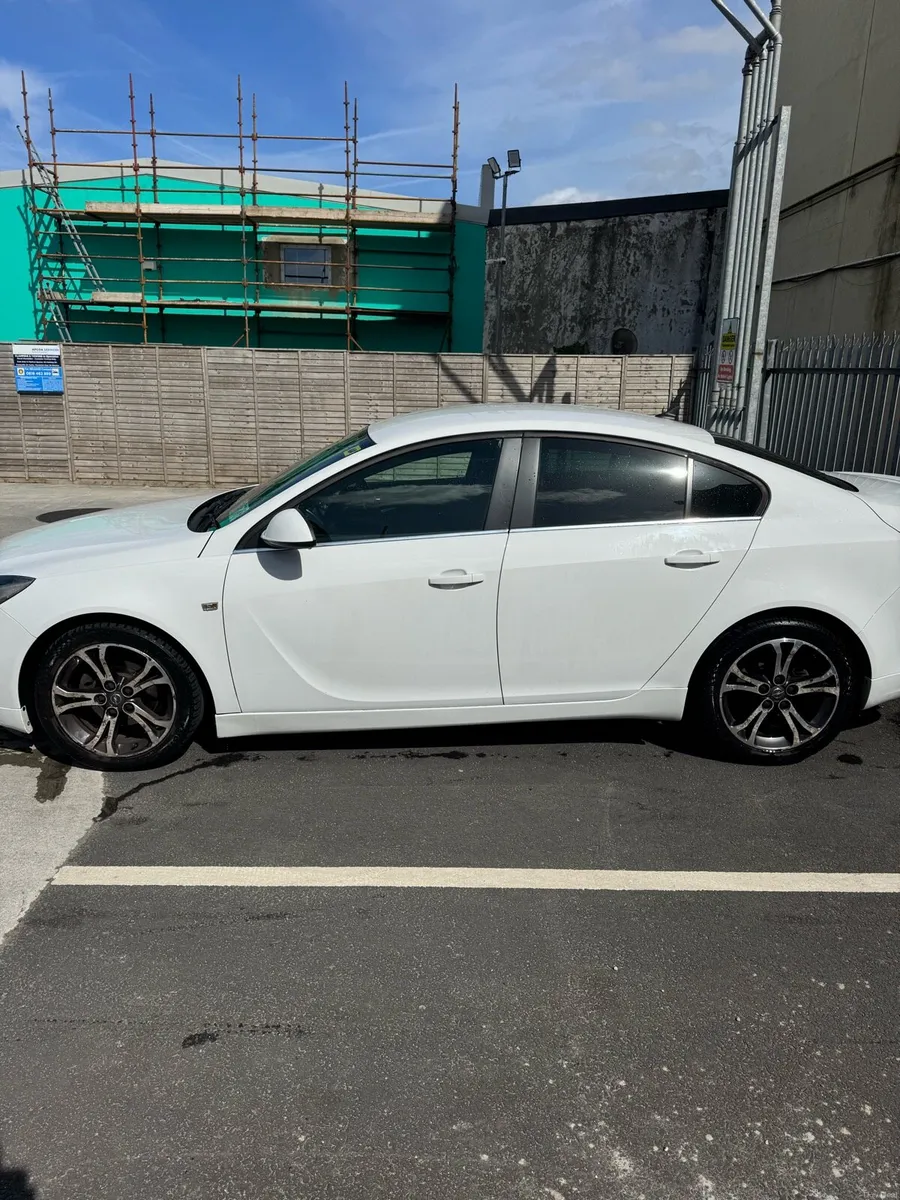Opel Insignia SRi *LOW MILEAGE NEW NCT* - Image 4