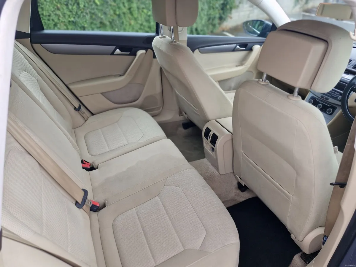 Volkswagen Passat - Image 4
