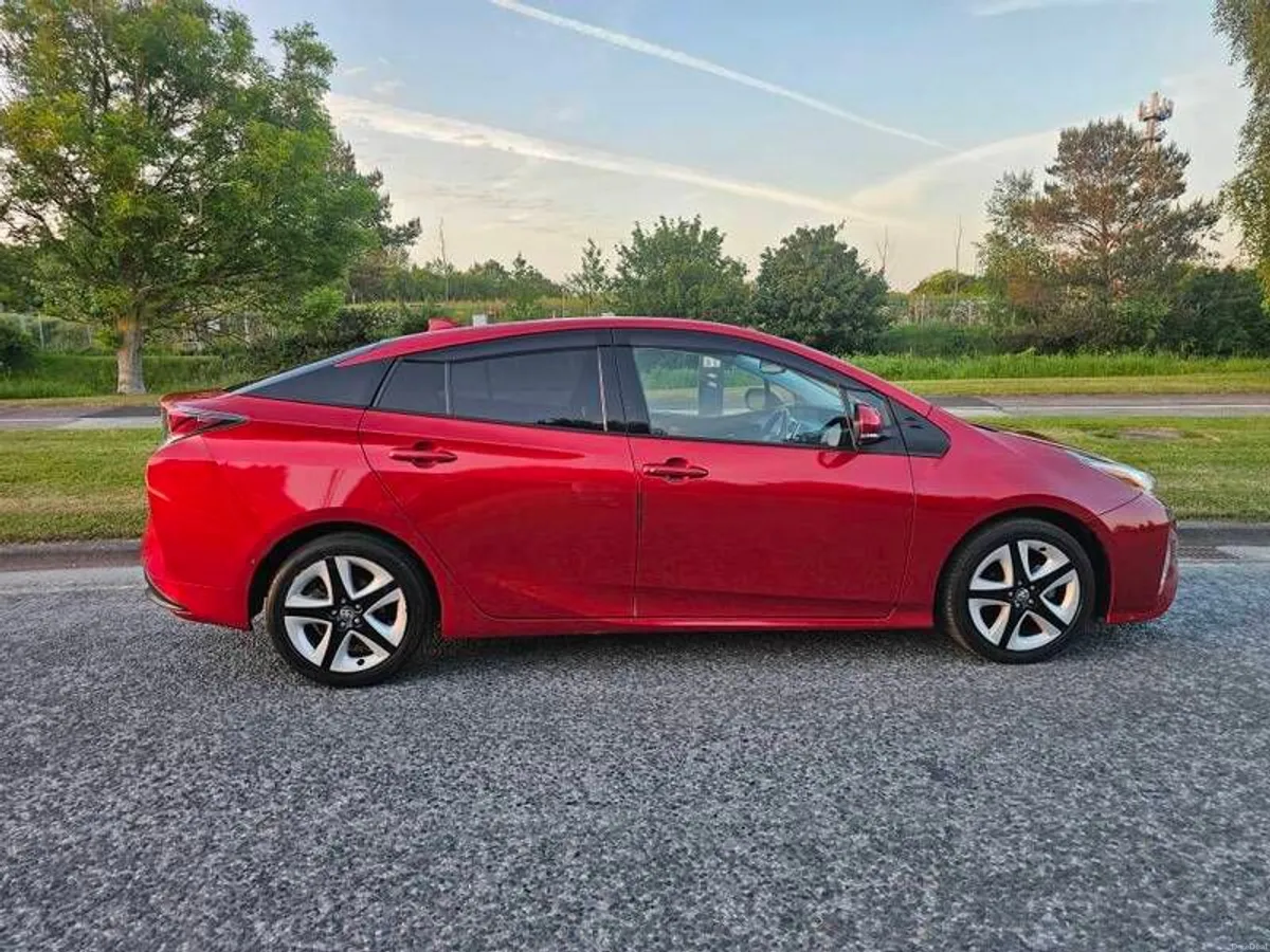 2018 Toyota Prius - Image 2